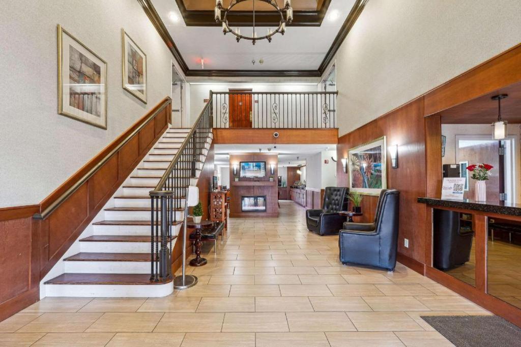 Quality Inn & Suites Доусонвилл Экстерьер фото